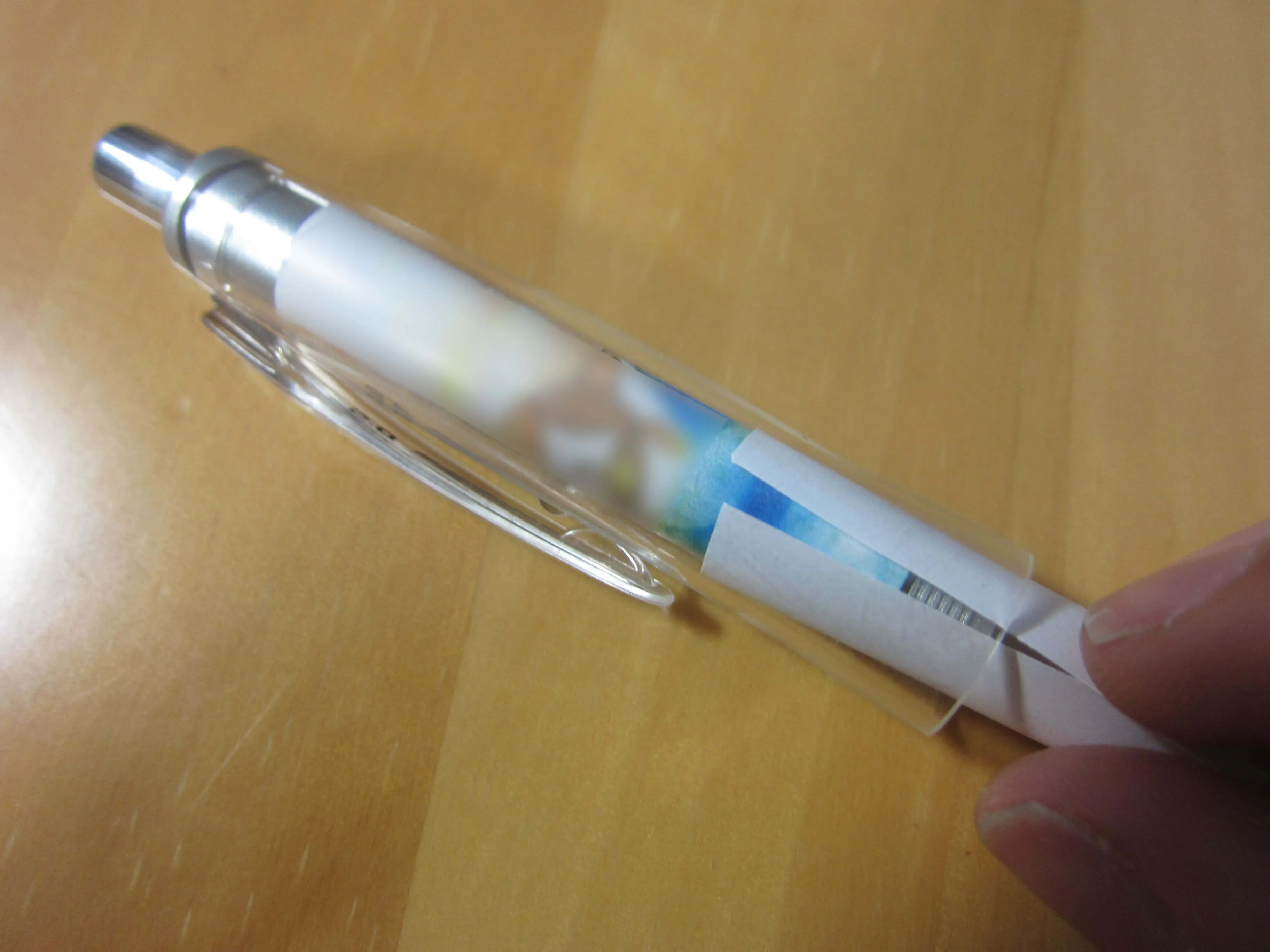 いらない紙で押し込む