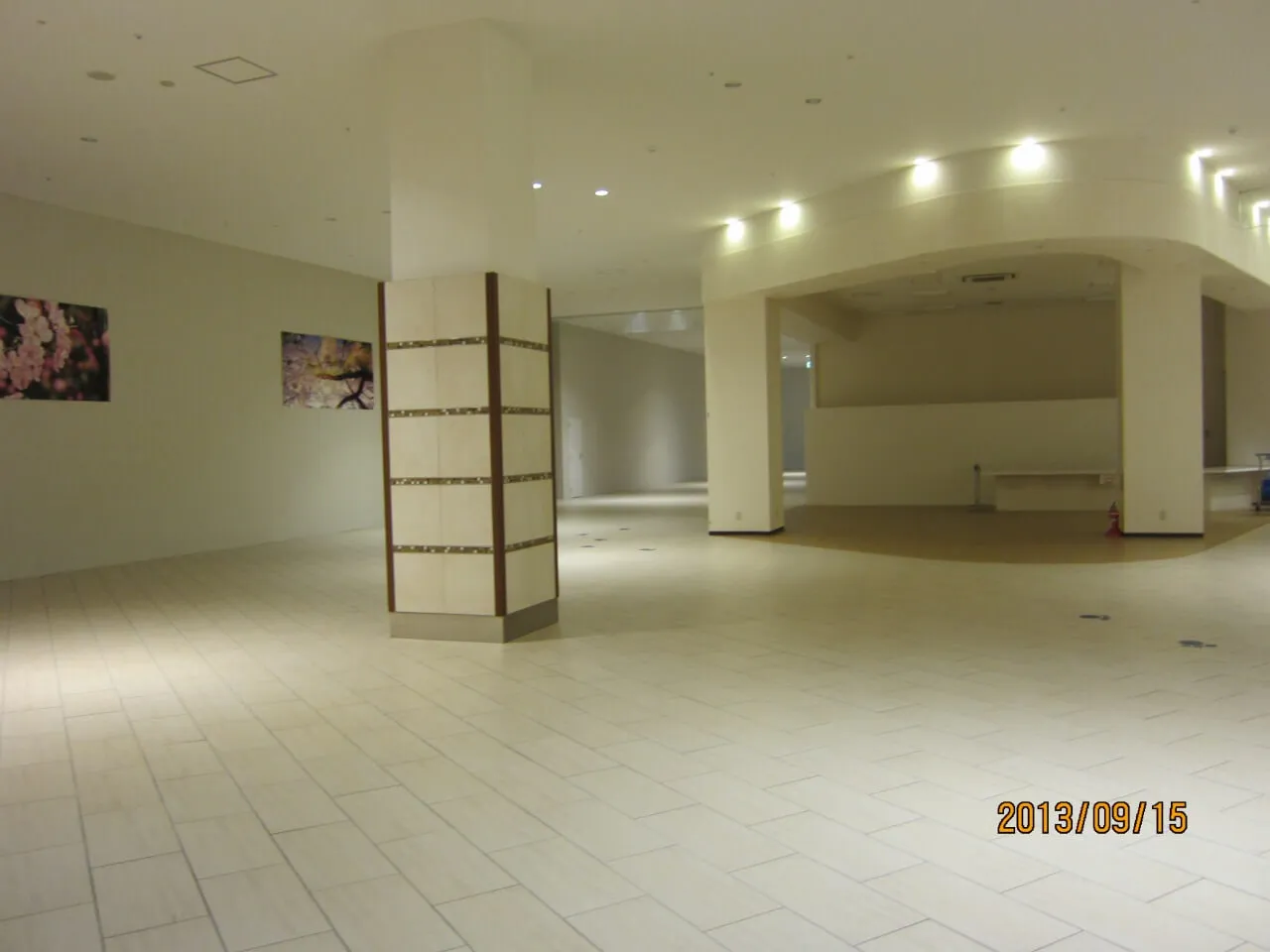 寂れた店内